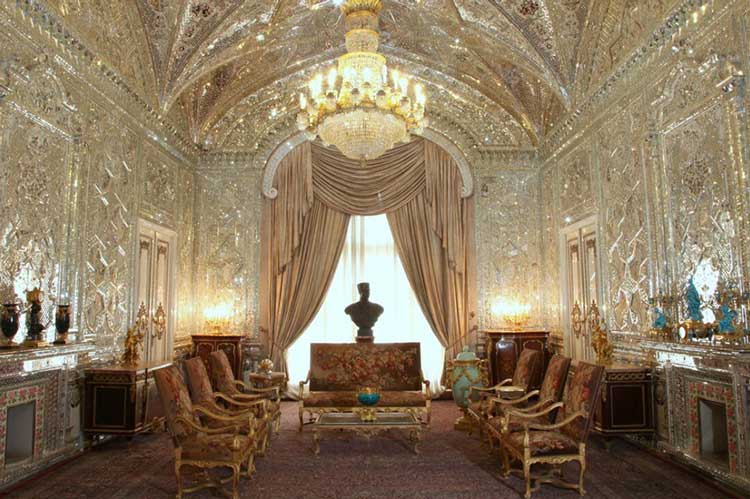 کاشی‌کاری، گچ‌بری و آینه‌کاری به عنوان بیان هنری