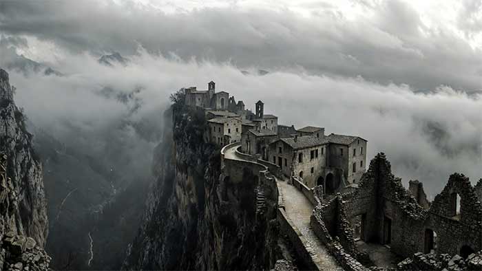 کراکو، ایتالیا (Craco, Italy)
